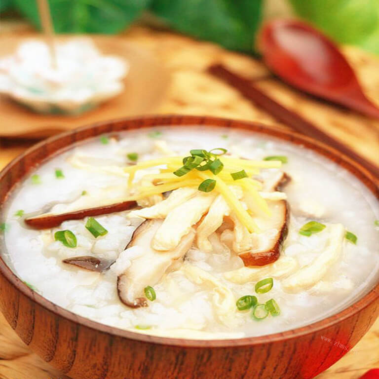 健康的冬菇鸡肉粥