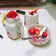 自制草莓酸奶造型杯