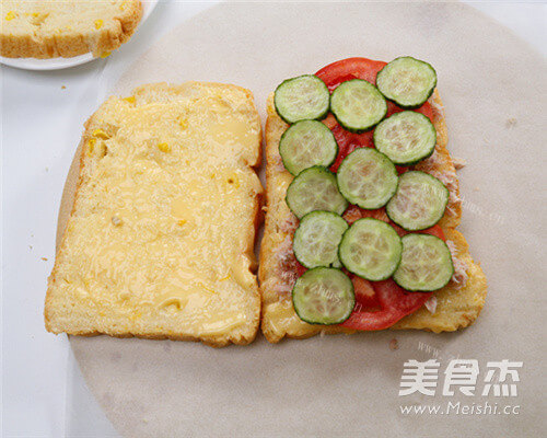 好吃的吞拿鱼肉松三明治做法图解9)