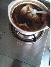 特色砂锅鱼头做法图解10)