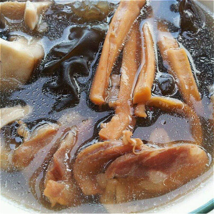 清汤-香菇木耳墨鱼汤