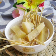 美味的茅根竹蔗苹果汤