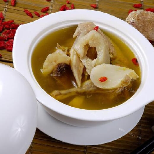 美味的药材鸽子汤