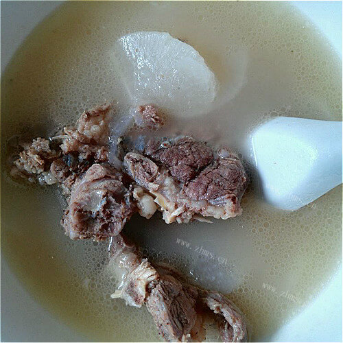 营养的白萝卜排骨汤