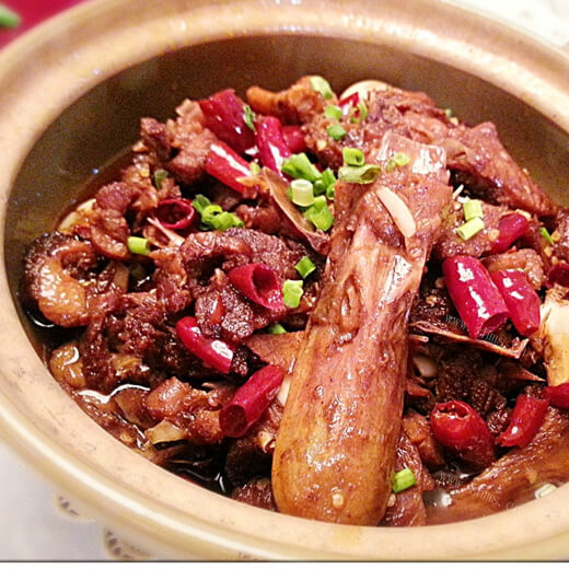 美味的啤酒烧鸭肉