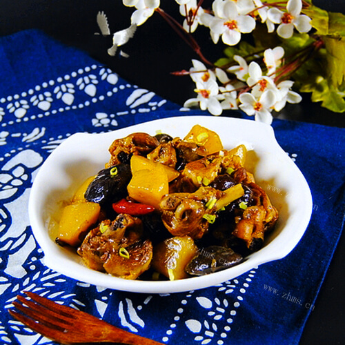 美味的菌菇烧鸡块