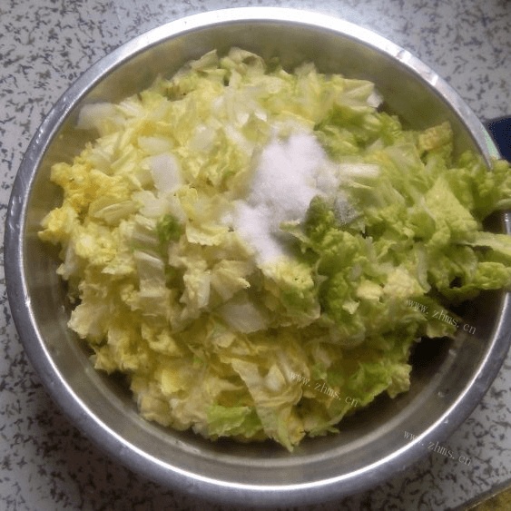 美味的白菜猪肉锅贴做法图解2)
