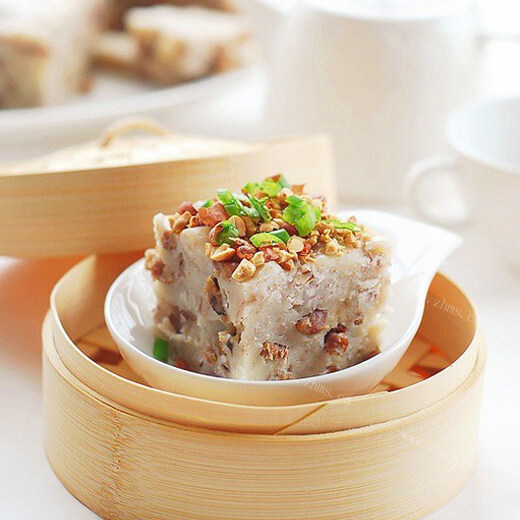美味的广式腊味芋头糕