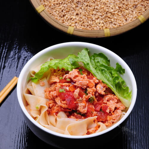 鲜红红菇鸡蛋面线