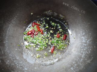 美味的蒜香麻辣莴笋丝做法图解4)