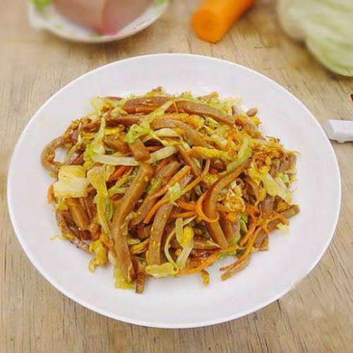 美味的包心菜炒高粱饵块