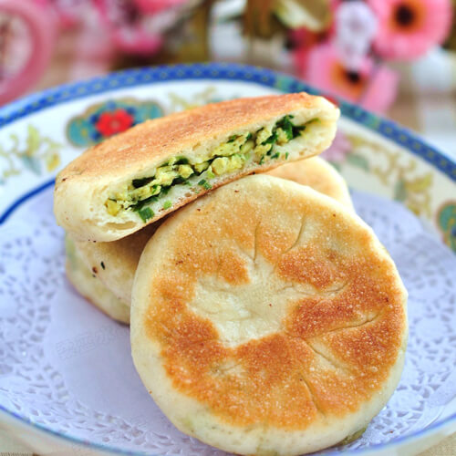 可口的裙带菜素肉烫面馅饼