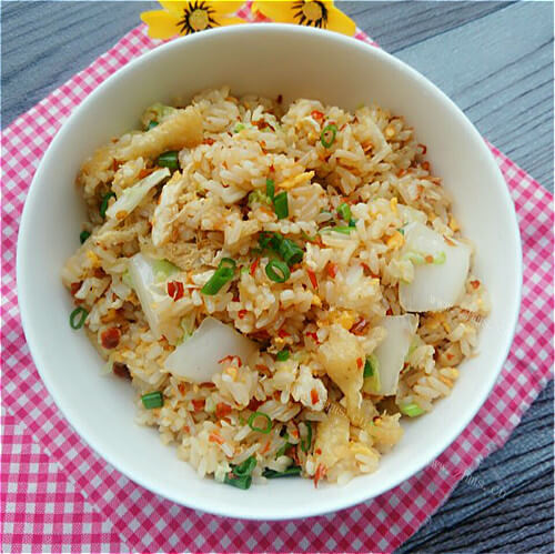 美味的白菜油豆腐蛋炒饭