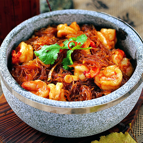 美味的咸鸡煲仔饭