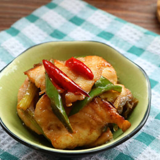 美味营养辣椒炒鱼片