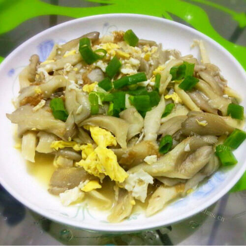 可口的酸辣平菇炒蛋