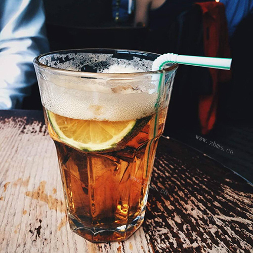 解热的红茶柠檬水