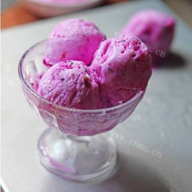 冰爽的火龙果酸奶雪糕
