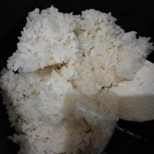 辣白菜炒饭做法图解1)
