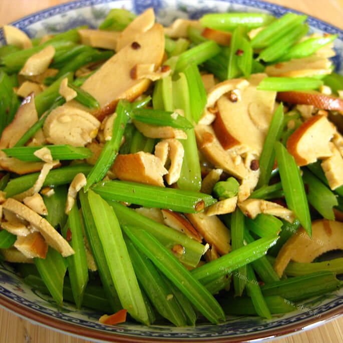 美味的剁椒芹菜炒香干