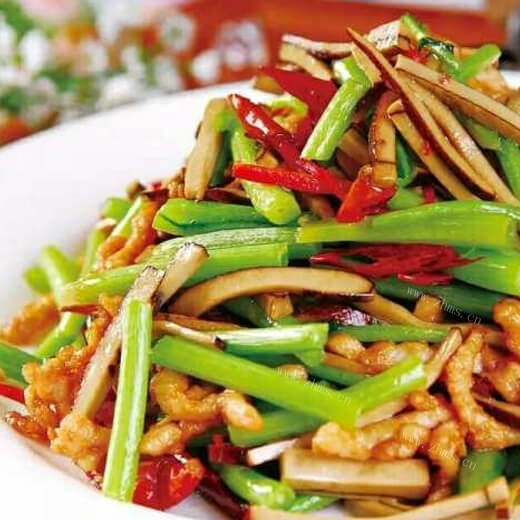 家常葱炒榨菜干子
