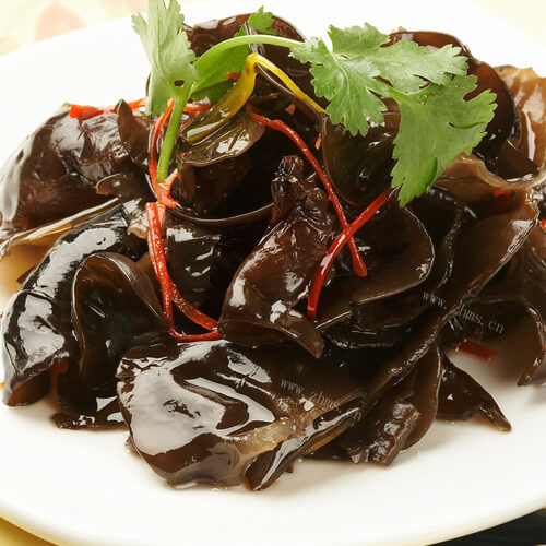 香嫩的黑木耳炒榨菜