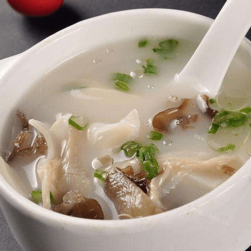 营养的蟹味菇青菜乌鸡汤
