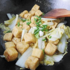 营养美食油豆腐蛏子炒白菜