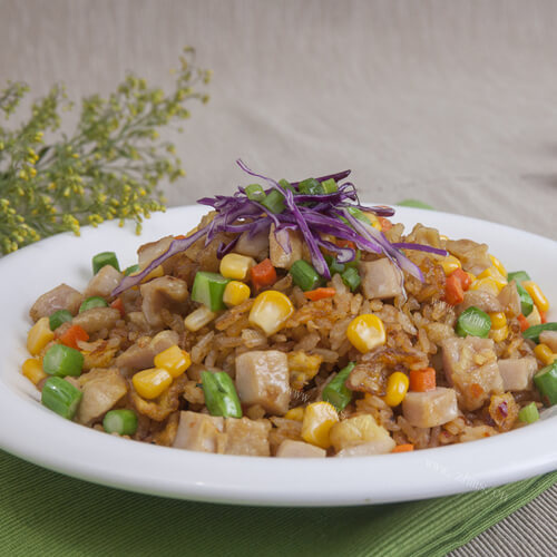 美味的鸡丁炒米饭