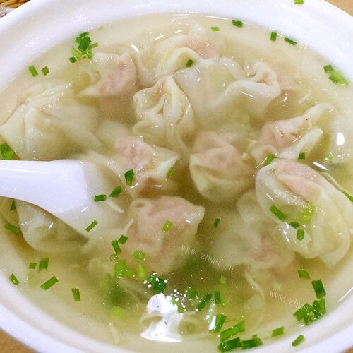 美味的蒲公英肉馅馄饨