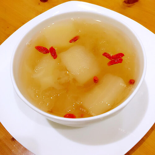 好吃秋季滋补冰糖雪梨