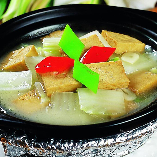 鲜美油豆腐白菜肉骨汤