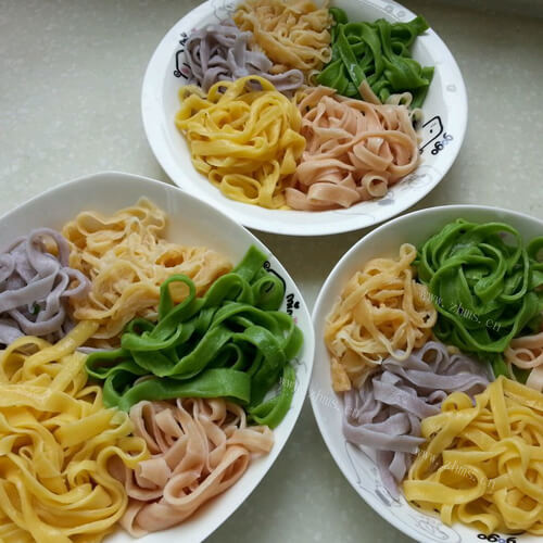 鲜美彩色果蔬面条