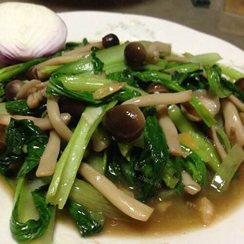 带香的油菜炒蟹味菇