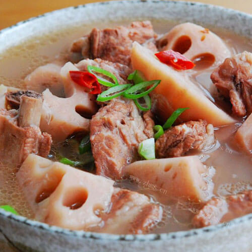 美味的的圆白菜牛排骨汤