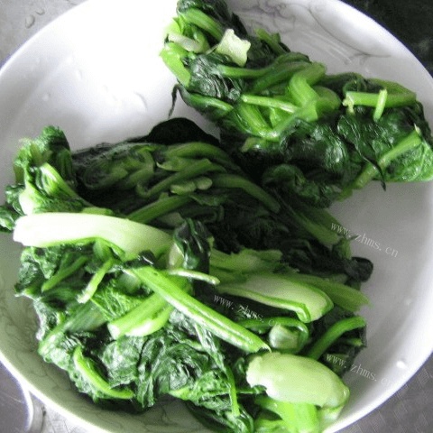 下酒菜凉拌菠菜花生米做法图解2)