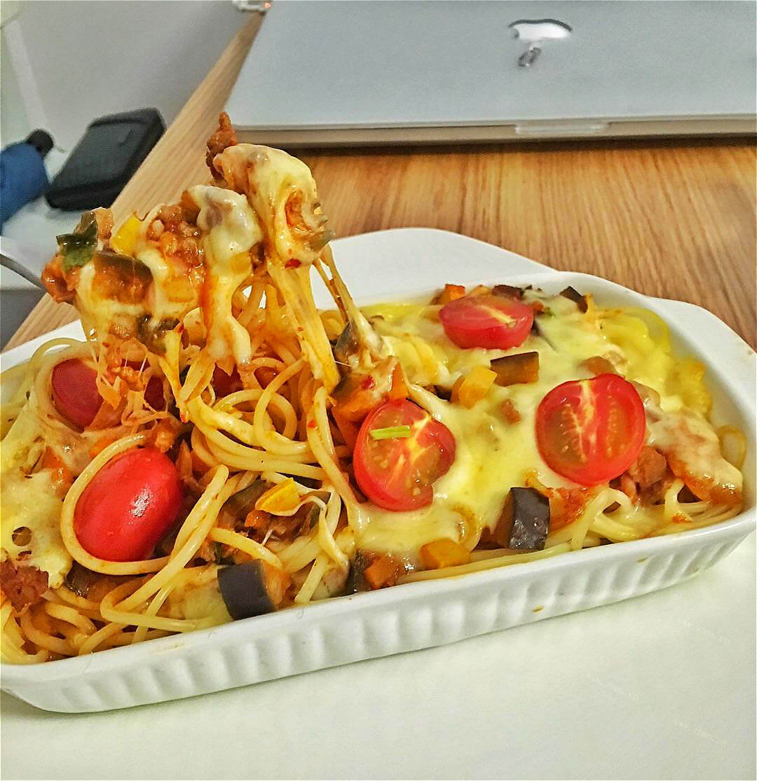 香甜的芝士焗番茄牛肉意面