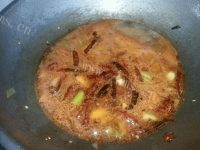 水煮牛蛙做法图解4)