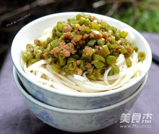 香喷喷的肉末豆角面做法图解9)