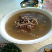 鲜香猪肚茶树菇汤