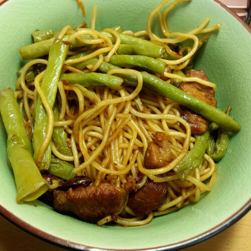 简单美味的豆角蒸面条