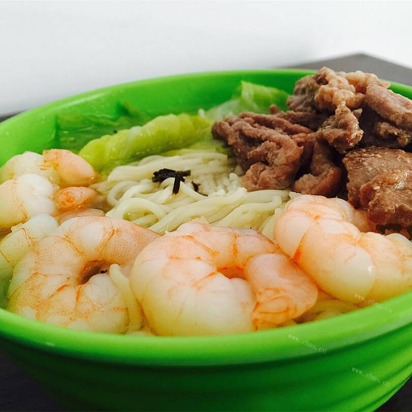 美味的葱油虾仁面原料
