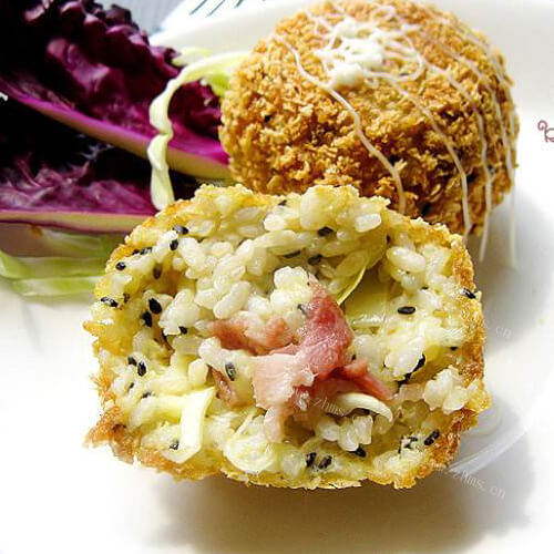 美味鸡蛋泡菜培根饭团
