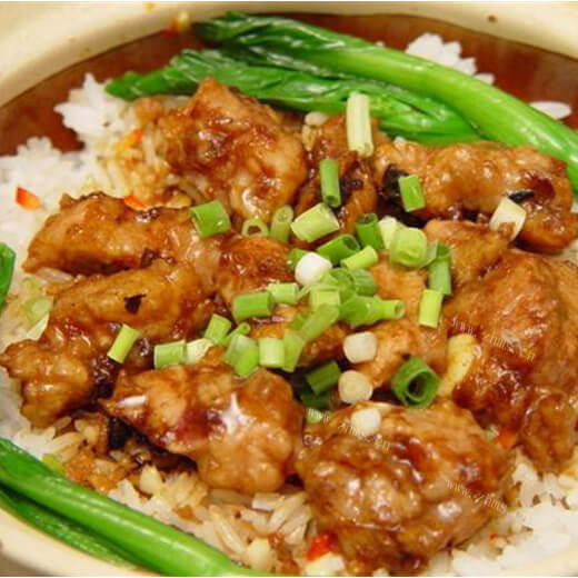 美味的清肺广式煲仔饭（砂锅饭）