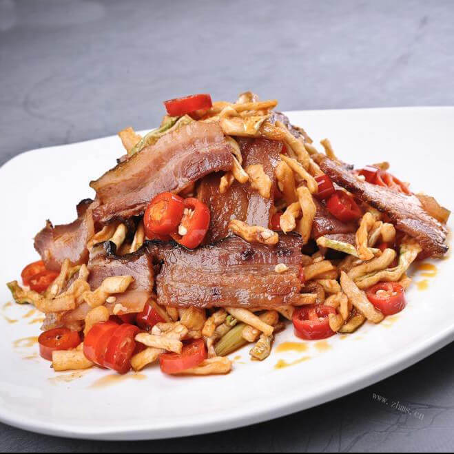 好吃的萝卜干双椒炒腊肉