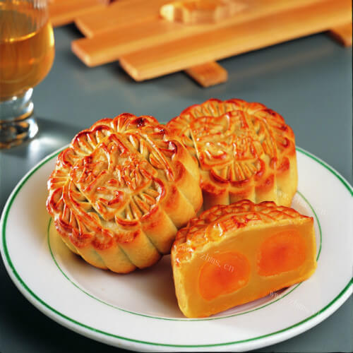美味的蛋黄豆沙月饼