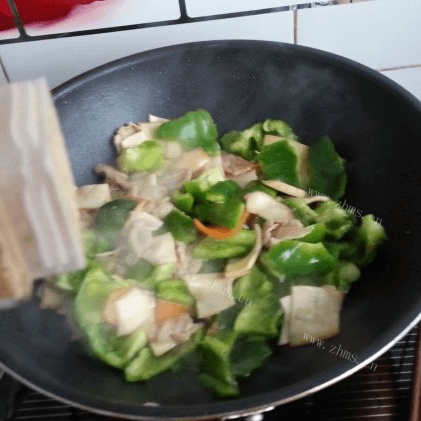 家常菜青椒炒杏鲍菇做法图解11)
