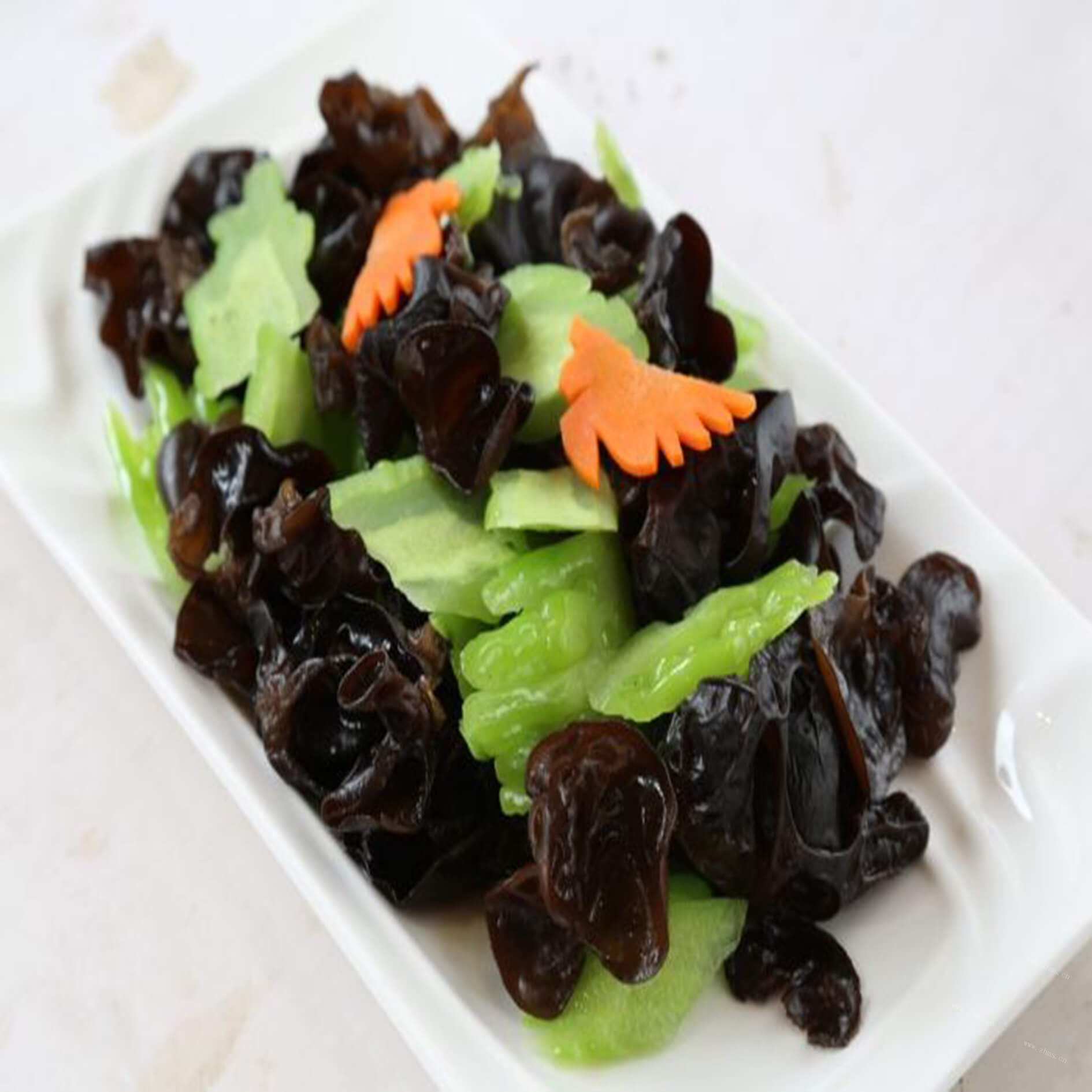 夏季必吃的凉拌黑木耳苦瓜