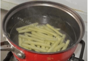 鲜香炸薯条做法图解2)