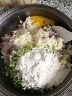 香酥的虾枣做法图解4)